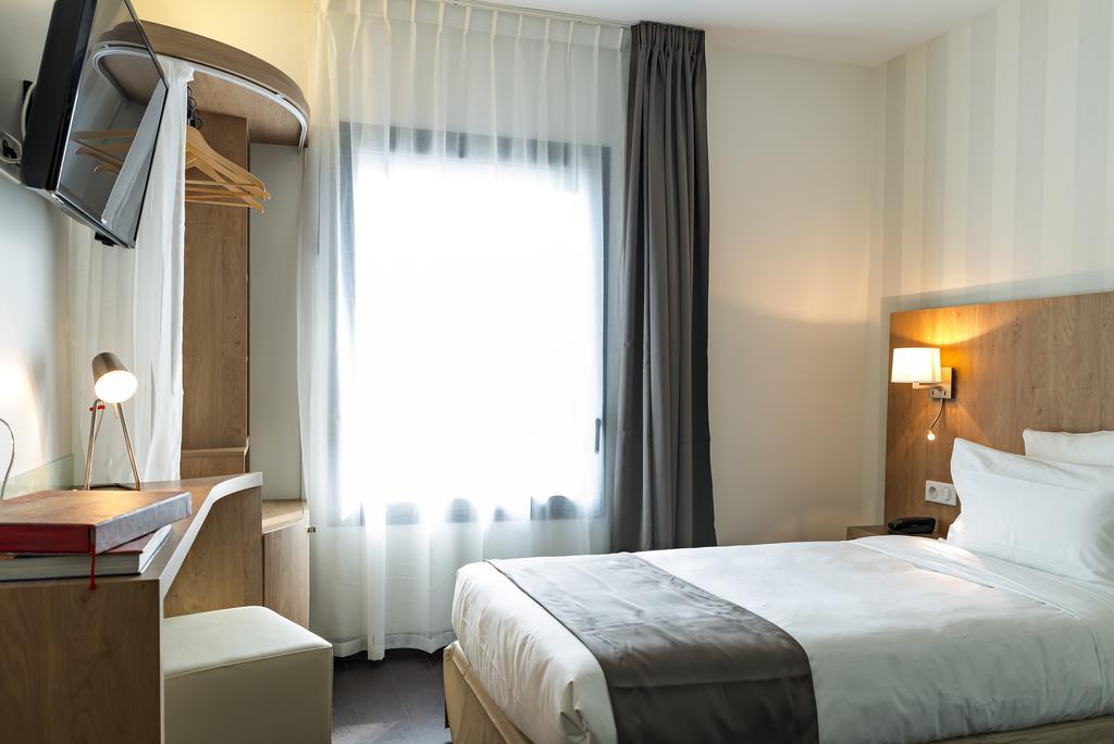 Le Père Léon Hotel 3*
